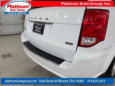 Used 2017 Dodge Grand Caravan SE FWD image 43