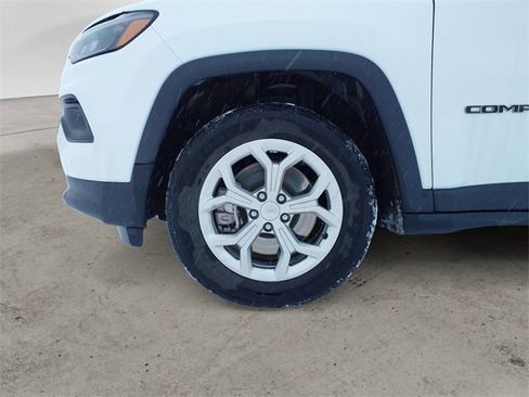 Used 2024 Jeep Compass Latitude w/ Sun and Sound Group image 14