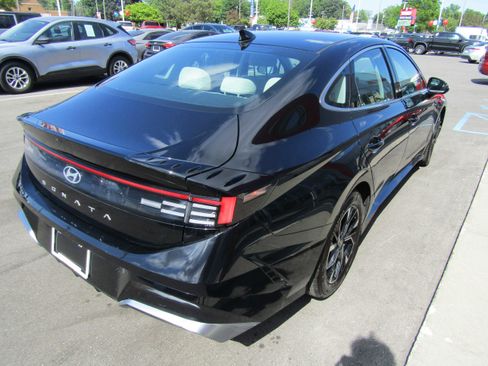 Used 2025 Hyundai Sonata SEL FWD image 5