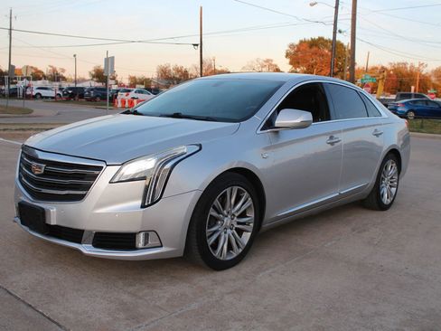 Used 2019 Cadillac XTS Luxury image 3