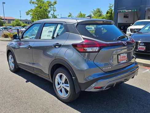 New 2025 Nissan Kicks Play S image 4