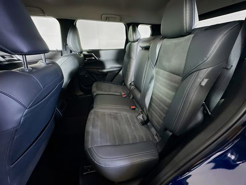 Used 2025 Mitsubishi Outlander SE AWD/4WD image 27