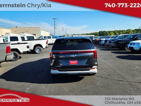 Used 2025 Kia Carnival FWD image 35