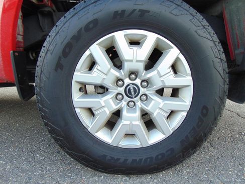 Used 2022 Nissan Frontier SV image 9