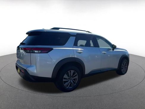 Used 2025 Nissan Pathfinder SV AWD/4WD image 14