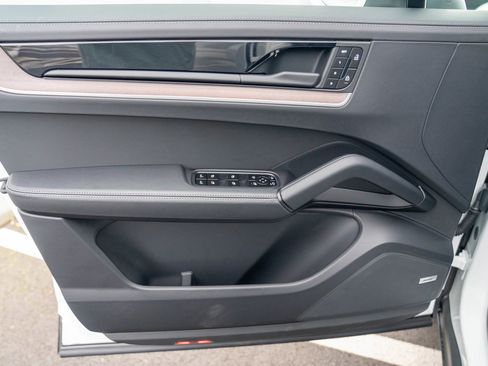 New 2026 Porsche Cayenne S image 10