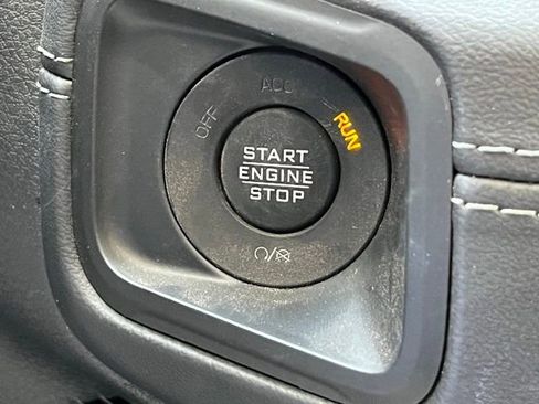 Used 2025 Jeep Wrangler Unlimited Rubicon 4xe w/ Convenience Group AWD/4WD image 19