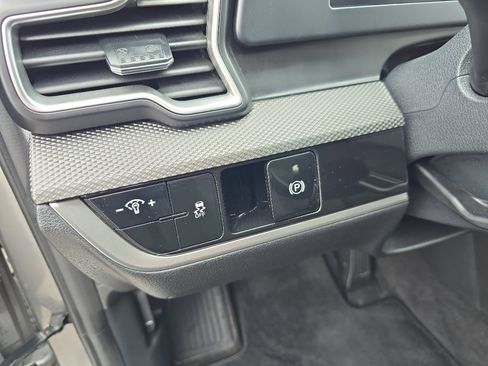 Used 2025 Kia Sportage LX AWD/4WD image 12