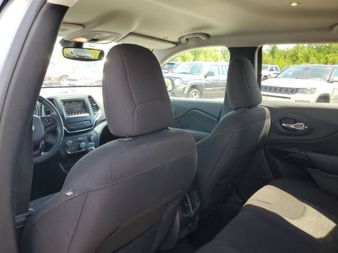 Used 2019 Jeep Cherokee Latitude w/ Comfort & Convenience Group AWD/4WD image 9