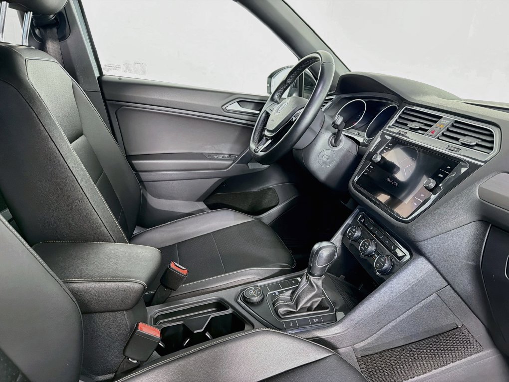 Used 2021 Volkswagen Tiguan SE R-Line AWD/4WD image 31