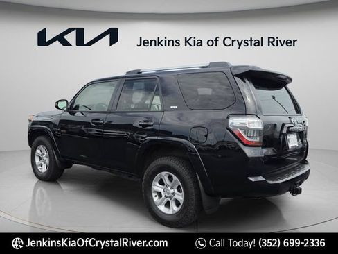 Used 2022 Toyota 4Runner SR5 AWD/4WD image 7