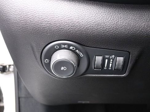 Used 2025 Jeep Compass Trailhawk image 17