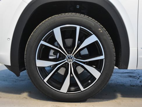 New 2026 Volkswagen Atlas Cross Sport SEL Premium R-Line image 19