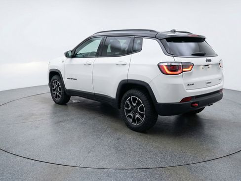 Used 2025 Jeep Compass Trailhawk image 6