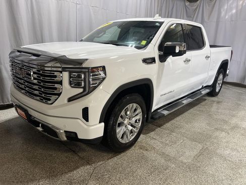 Used 2023 GMC Sierra 1500 Denali w/ Technology Package AWD/4WD image 4