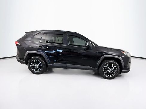 Used 2021 Toyota RAV4 LE FWD image 11