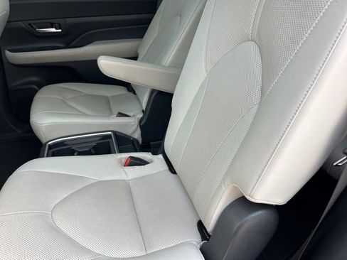 Used 2024 Toyota Grand Highlander Limited image 13
