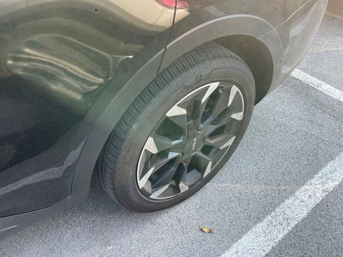 Certified 2025 Kia Sorento SX FWD image 6