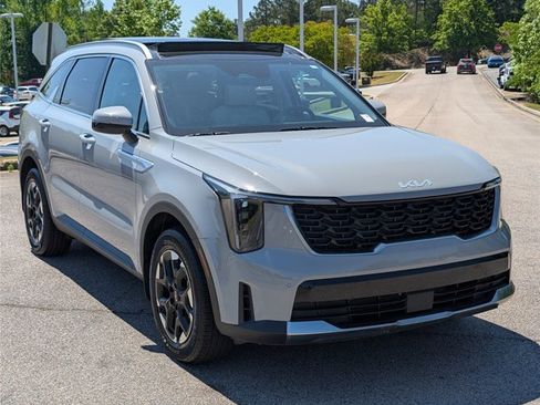 Used 2025 Kia Sorento S w/ Panoramic Sunroof Package FWD image 7
