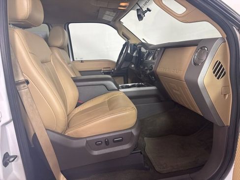 Used 2012 Ford F250 Lariat w/ Lariat Interior Pkg image 4