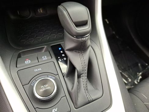 Used 2023 Toyota RAV4 XLE w/ Convenience Package AWD/4WD image 12