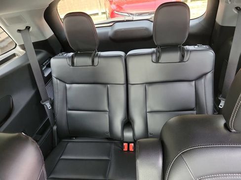 Used 2023 Ford Explorer Limited w/ Equipment Group 301A AWD/4WD image 17