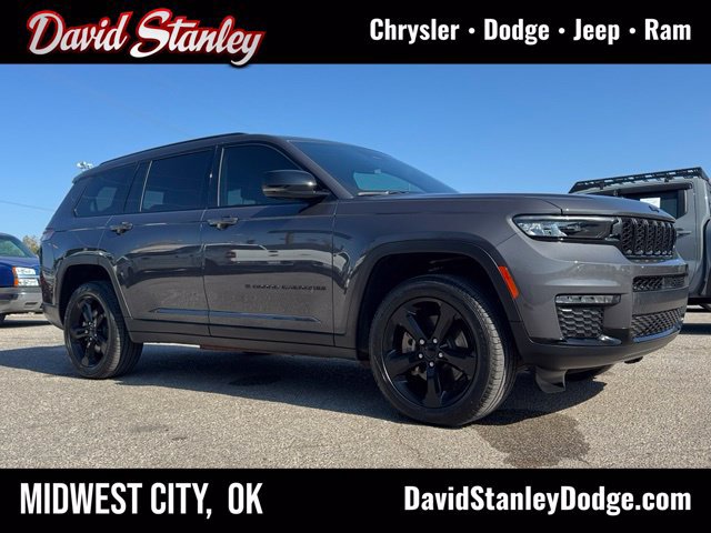 Used 2025 Jeep Grand Cherokee L Limited w/ Black Appearance Package AWD/4WD image 1