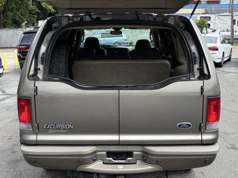 Used 2005 Ford Excursion Limited image 17