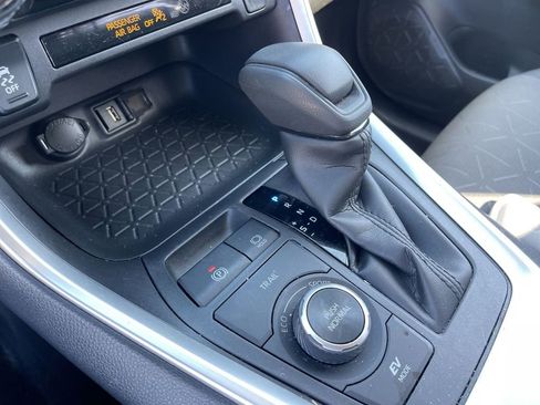 Used 2022 Toyota RAV4 XLE w/ Convenience Package AWD/4WD image 19