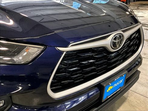 Used 2023 Toyota Highlander XLE image 33