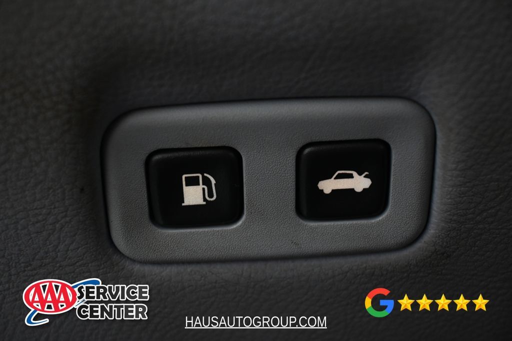 Used 2005 Chevrolet Corvette Convertible w/ Preferred Equipment Group RWD image 28