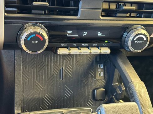 Used 2025 Toyota Tacoma SR5 AWD/4WD image 23