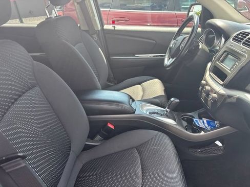Used 2018 Dodge Journey SE FWD image 4