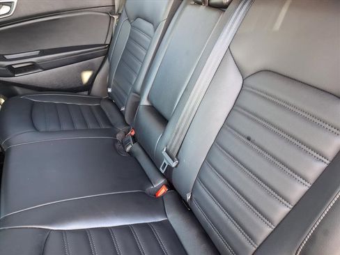 Used 2024 Ford Edge SEL image 7