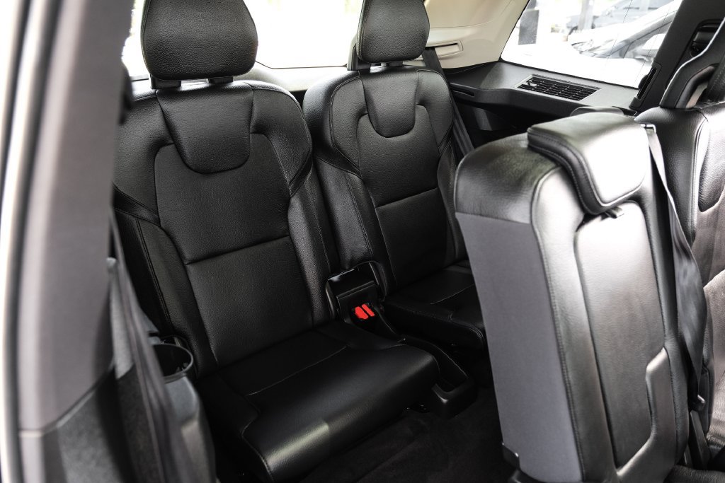 Used 2021 Volvo XC90 T6 Momentum w/ Climate Package AWD/4WD image 47