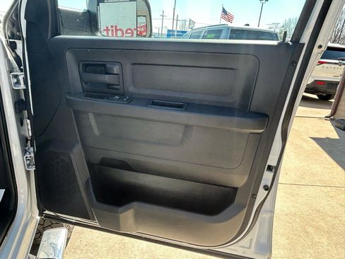 Used 2016 RAM 3500 Tradesman w/ Chrome Appearance Group image 16