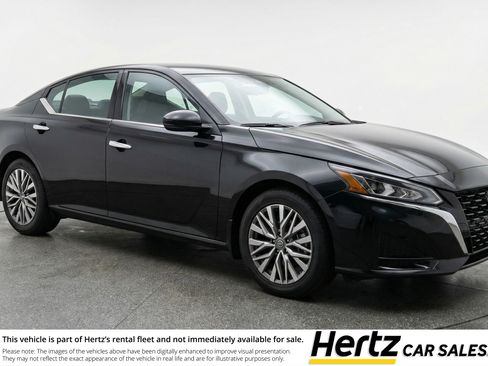 Used 2025 Nissan Altima 2.5 SV FWD image 1