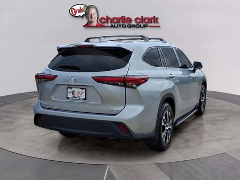 Used 2021 Toyota Highlander XLE FWD image 5