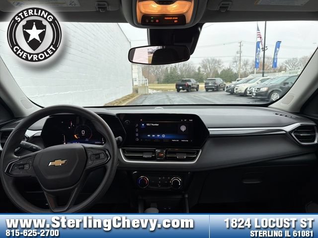 Used 2025 Chevrolet TrailBlazer LT AWD/4WD image 9