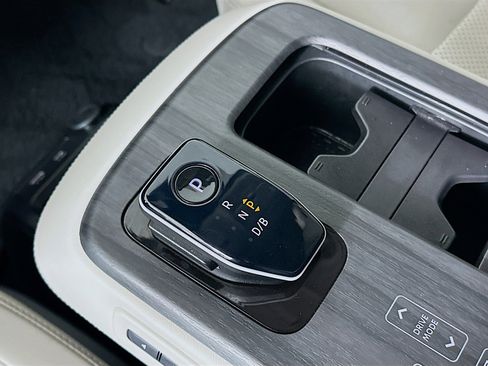 Used 2023 Nissan Ariya FWD image 25