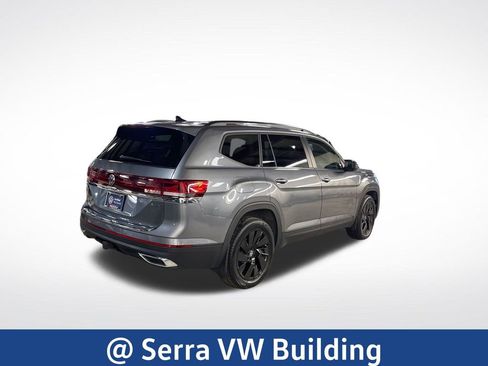 Used 2024 Volkswagen Atlas SE w/ Panoramic Sunroof Package AWD/4WD image 5
