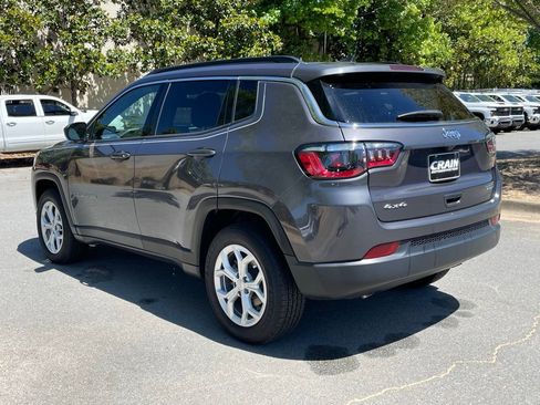 Used 2024 Jeep Compass Latitude AWD/4WD image 5
