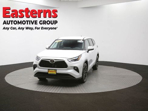 Used 2023 Toyota Highlander LE image 53