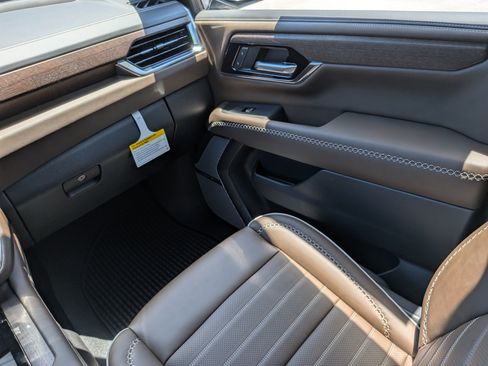 New 2026 GMC Yukon Denali Ultimate AWD/4WD image 16