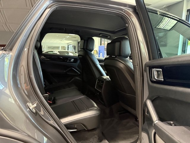 Used 2019 Porsche Cayenne AWD/4WD image 13