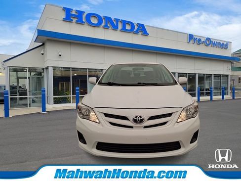 Used 2011 Toyota Corolla LE FWD image 2