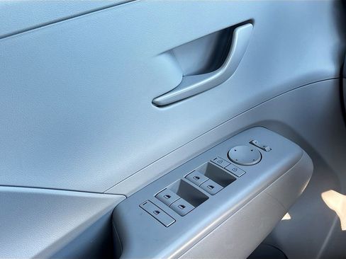 Used 2024 Hyundai Kona SEL image 17