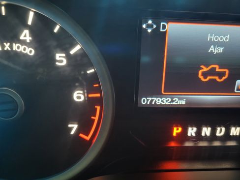 Used 2019 Ford F150 XLT w/ Equipment Group 302A Luxury AWD/4WD image 18