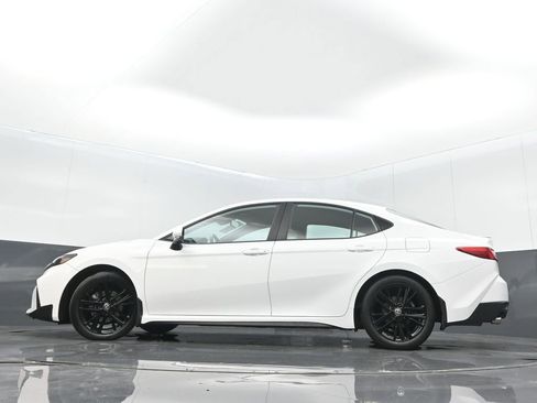 Used 2025 Toyota Camry SE w/ Convenience Package image 32