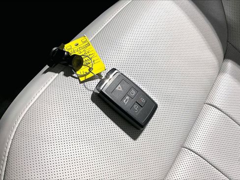 Used 2025 Land Rover Range Rover Sport Dynamic SE image 15